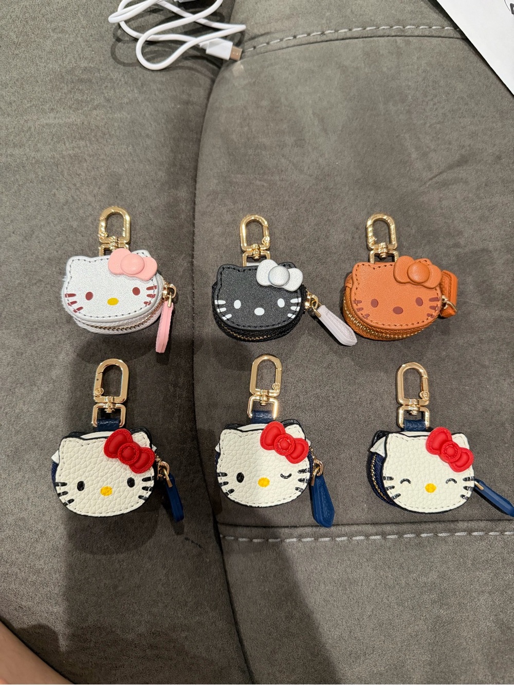 Hello Kitty Multi-Color Coin Pouch Keychain Set with Gold Clips - Picture 3 of 3